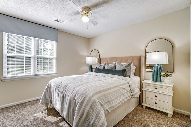 Building Photo - Luxurious and affordable all-brick townhom...