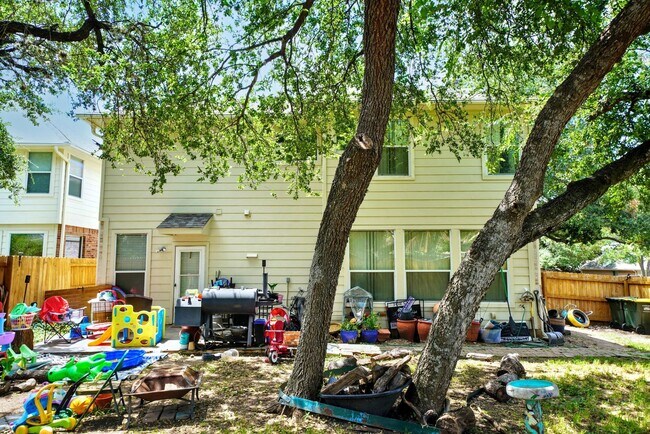 Building Photo - Spacious 3-Bedroom Home in Jonas Woods wit...
