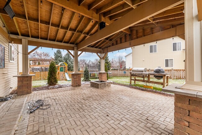 Building Photo - 438 Rachel Cir