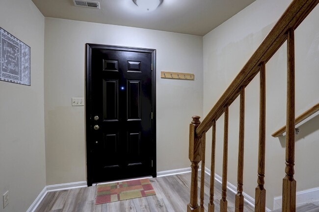Building Photo - 3BD/2.2BA Fabulous End-Unit Townhome in Columbia