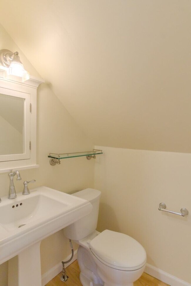 Building Photo - 3Bd/1.5Ba Seattle House