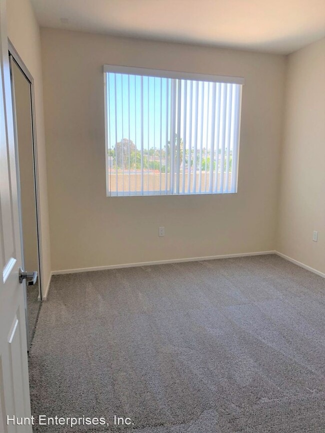 Building Photo - 4200 E Anaheim St