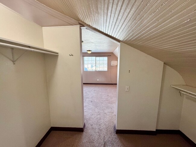 Building Photo - Keefer Studio