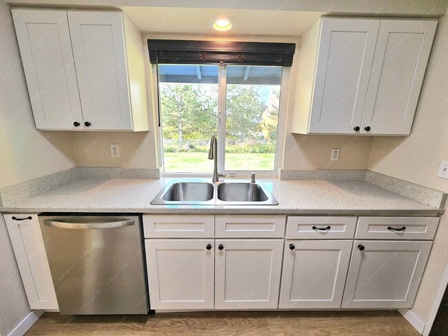 Building Photo - 7739 SE 101st Ave