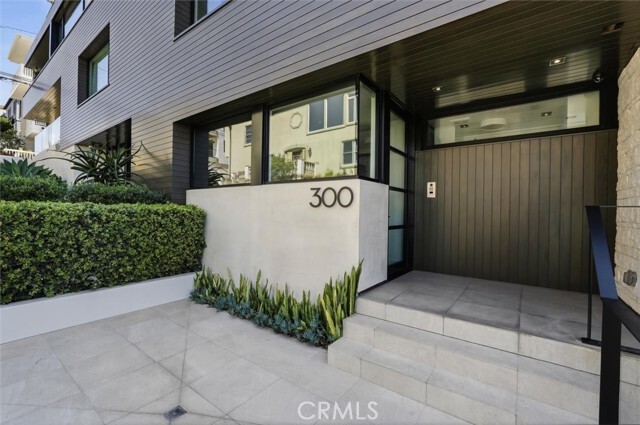 Building Photo - 300 25th St