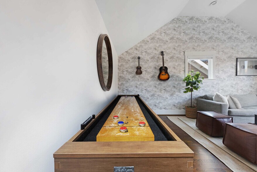 Building Photo - 1701 Neal Terrace