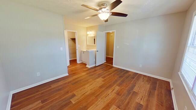 Building Photo - 928 Winterberry Dr