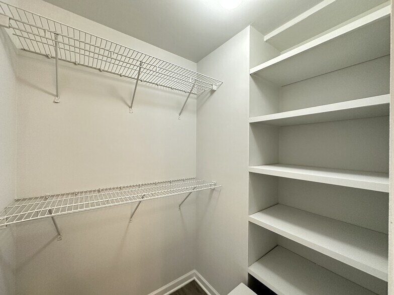 Building Photo - 1349 N Dearborn St