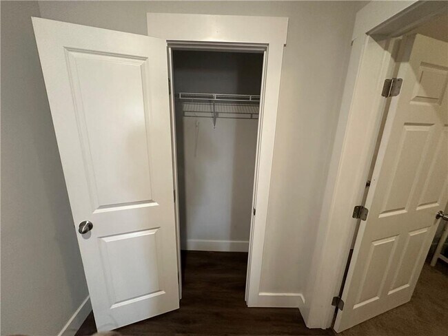 Building Photo - 370 Crestbrook Ln