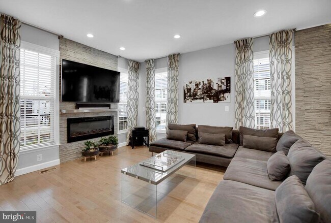 Building Photo - 42598 Chisholm Dr