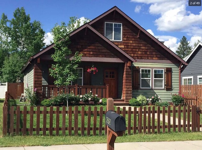 Primary Photo - Beautiful Fully Furnished 4 Bed 3 Bath Home