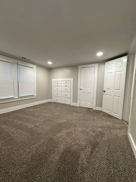 Building Photo - 63 E Poplar St