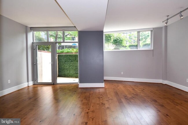 Building Photo - 2100 11th St NW