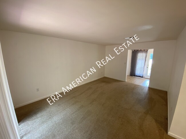 Building Photo - 1006 Pine Lake Dr
