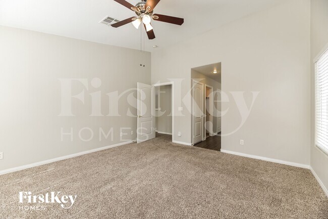 Building Photo - 1049 Silver Star St