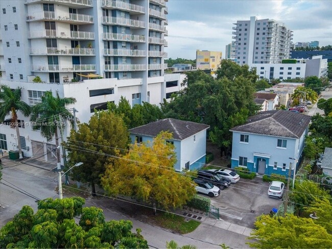 Building Photo - 2730 SW 26th St