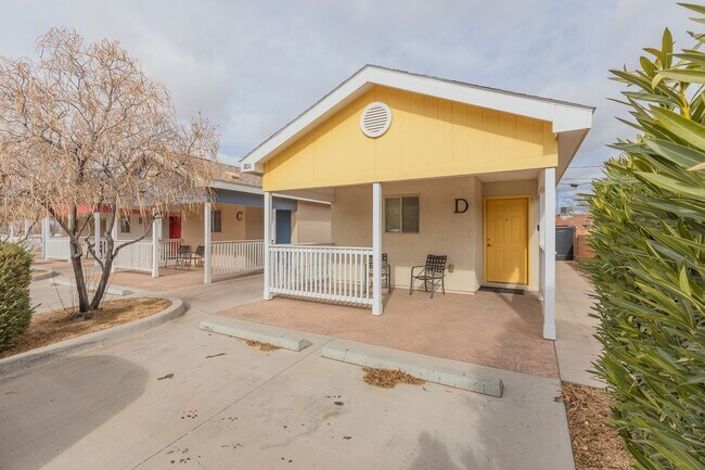 Building Photo - 800 Sherwood Dr