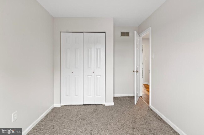 Building Photo - 689 Clearview Ave