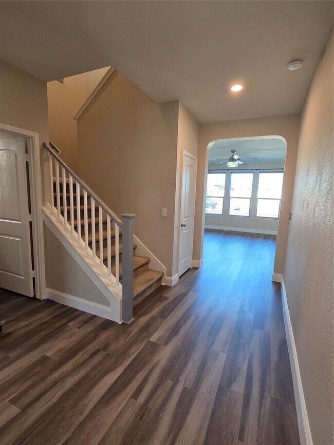 Building Photo - 1704 Constanta Dr