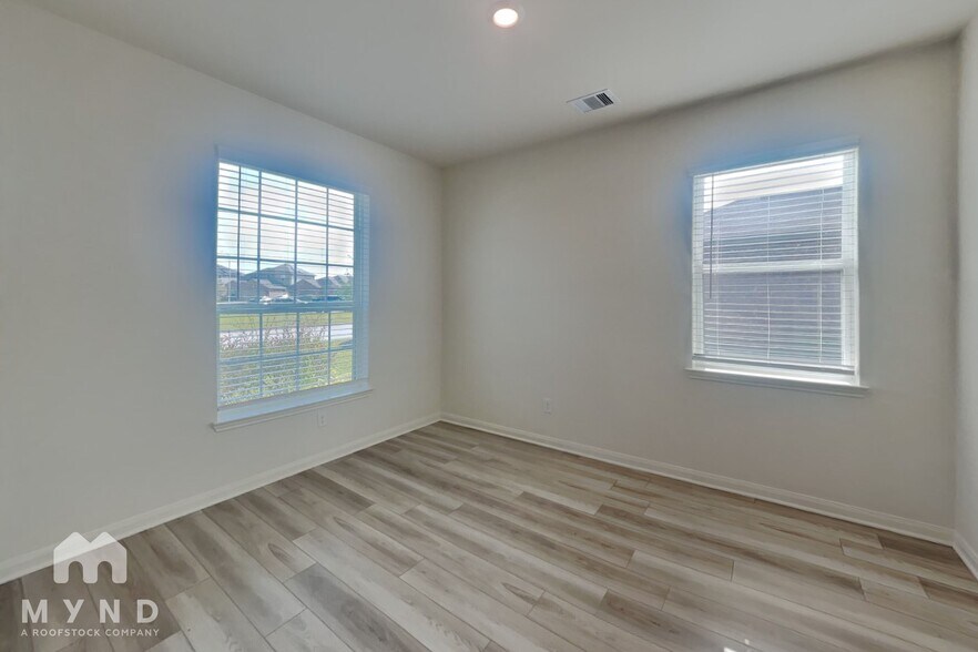 Building Photo - 480 Lone Rider Dr
