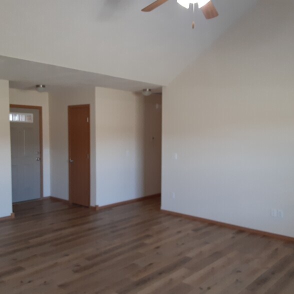 Building Photo - 4475 W Nicholas St