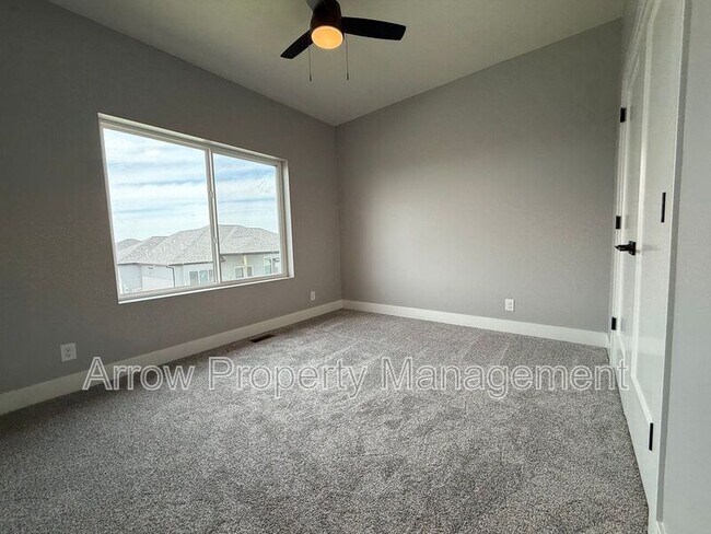 Building Photo - 9425 Estela Ave