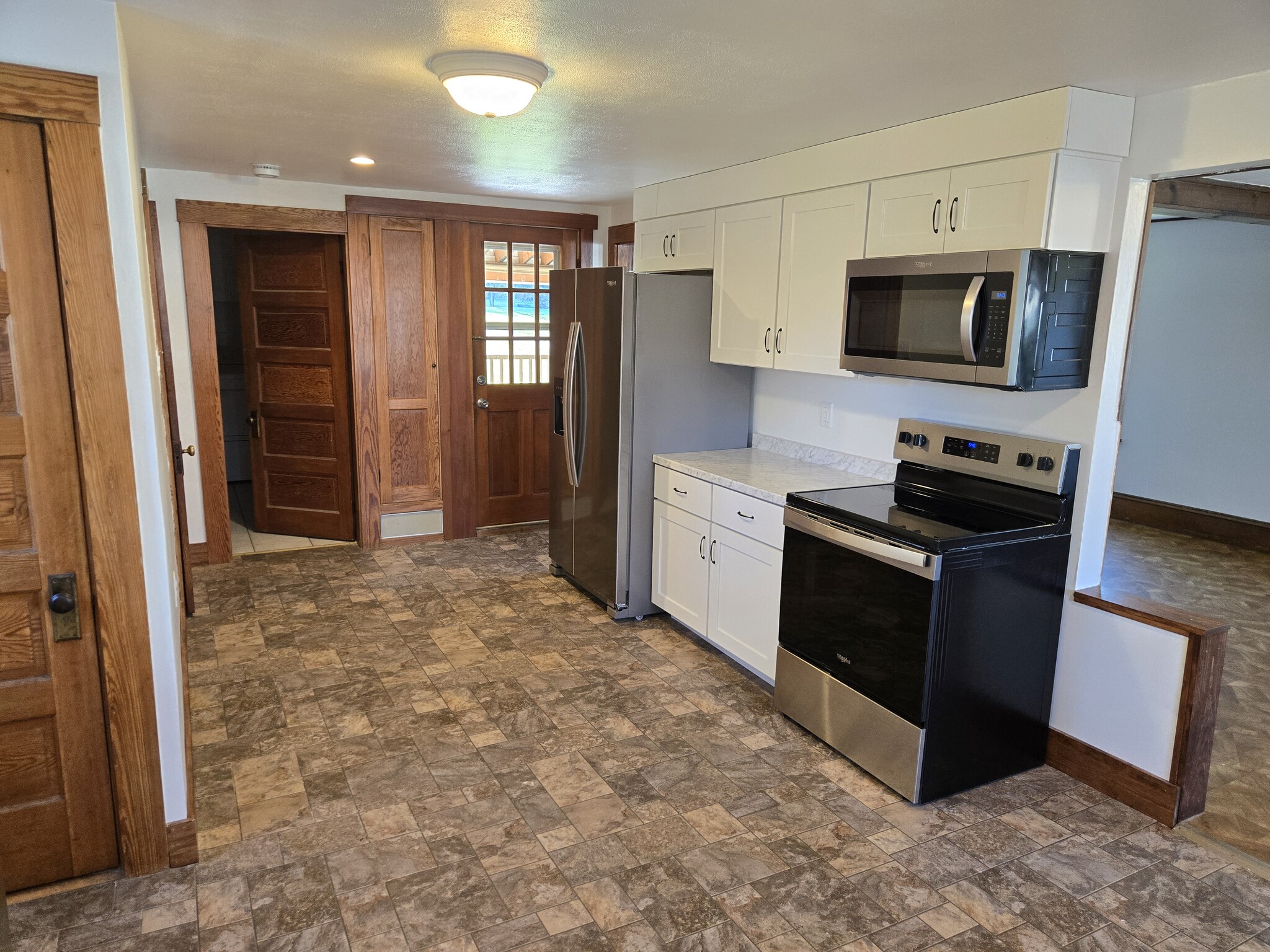 Building Photo - 521 Riverside Dr