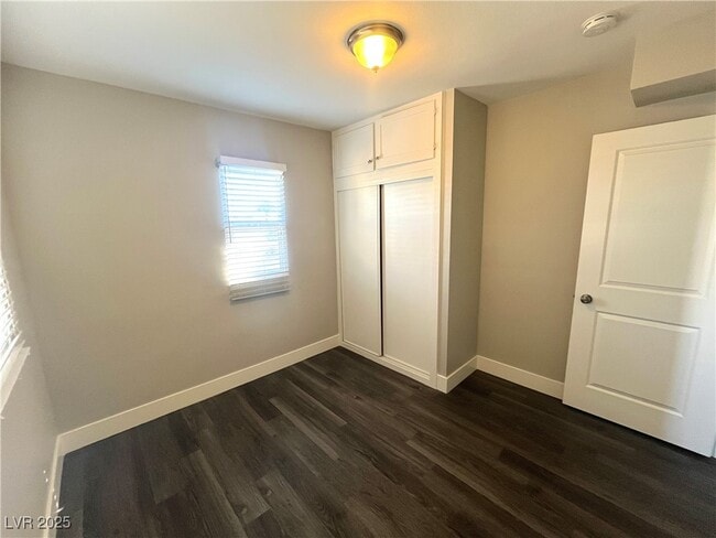 Building Photo - 221 S 10th St