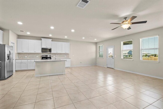 Building Photo - 1421 Itzel Bnd