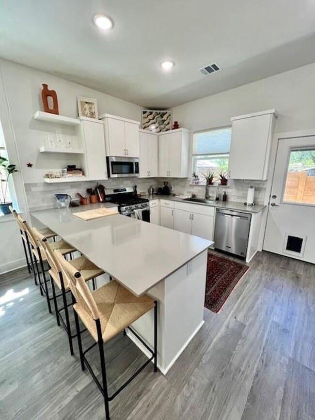 Building Photo - PRE-LEASE - Heart of the City! 2 bedrooms,...