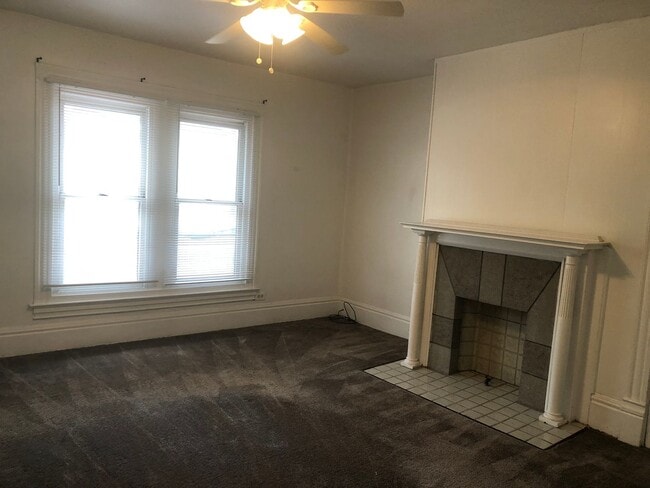 Building Photo - 509 Forest Ave