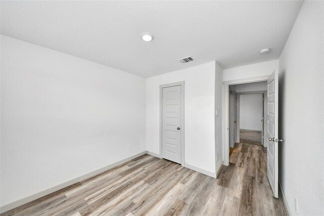 Building Photo - 14734 Sweetwater Dr