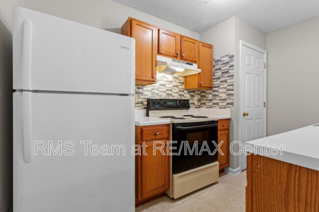 Building Photo - 2284 Oakland Spring Dr