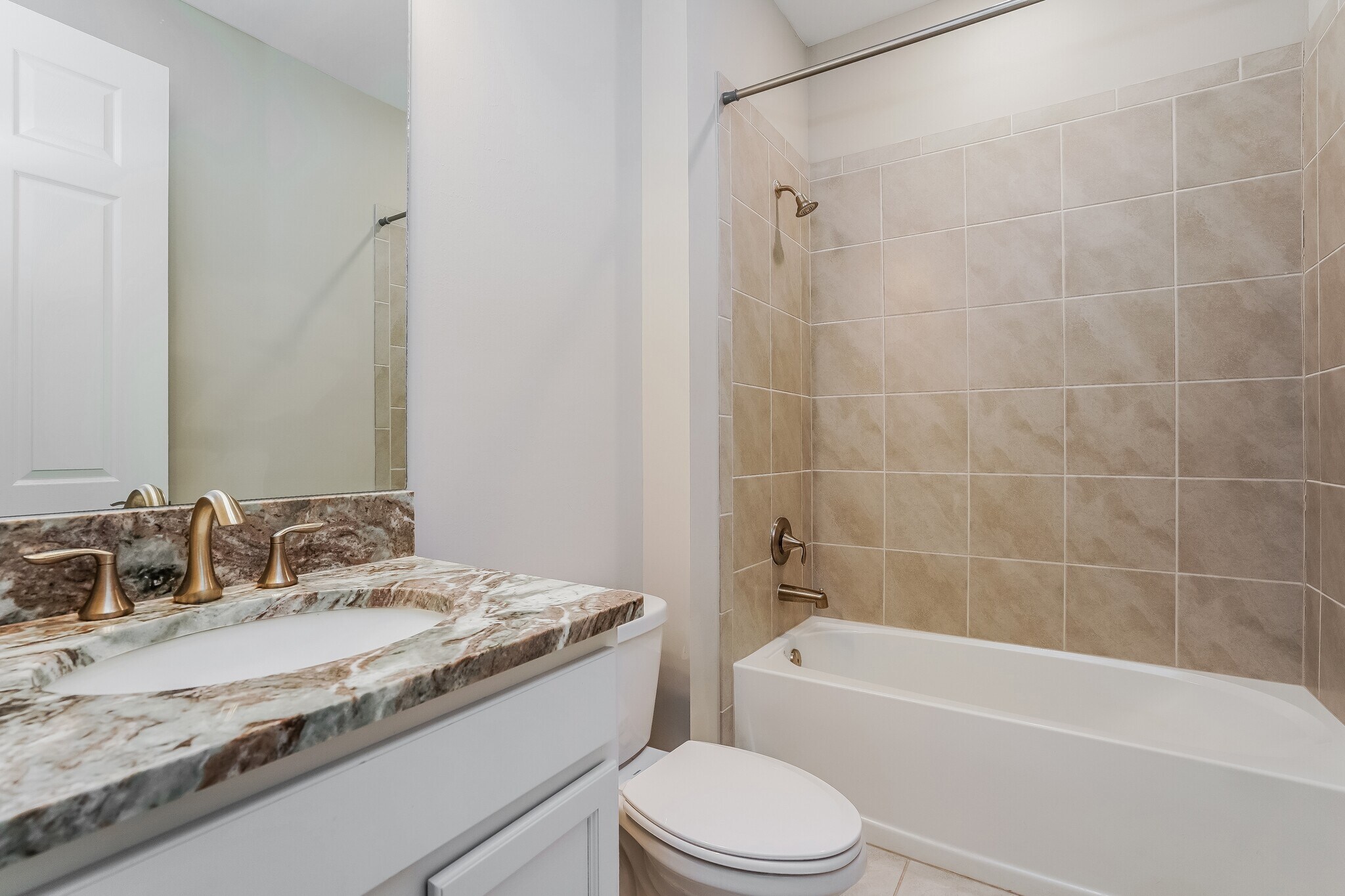 Building Photo - 603 Vinca Rosea