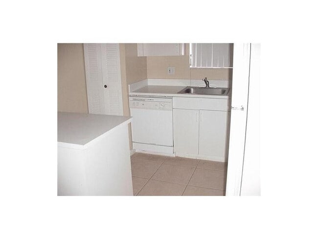 Building Photo - 6900 SW 39th St