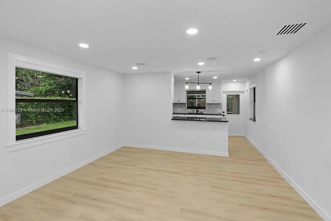 Building Photo - 5191 SW 67th Ave