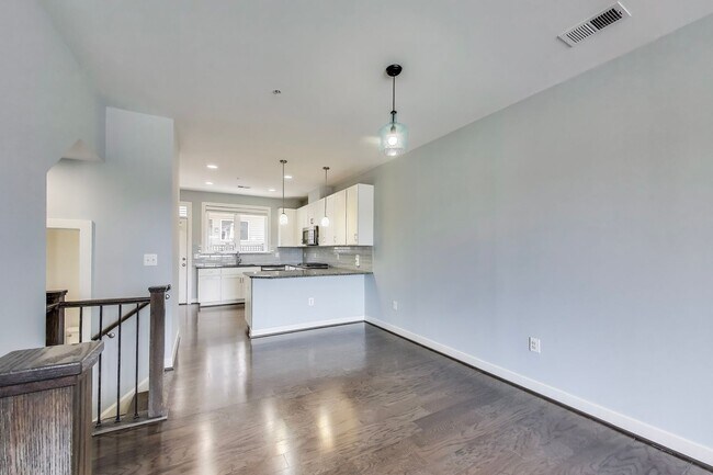 Building Photo - NICE 3BD/3.5BA luxury 4-level townhouse in ROCKVILLE!
