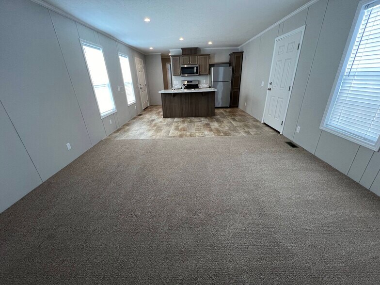 Building Photo - 15856 Marentette Dr