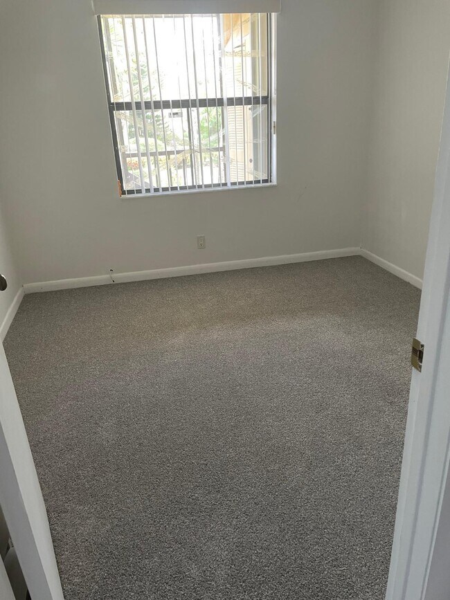 Building Photo - 7070 Golf Colony Ct