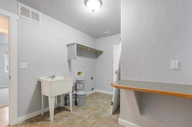 Building Photo - 5919 S Harrington Way