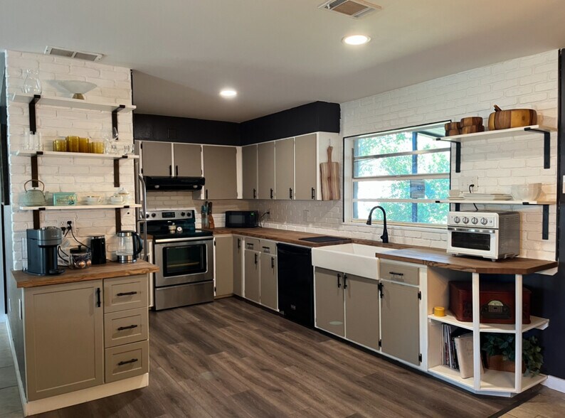 Building Photo - 64 Magnolia Dr