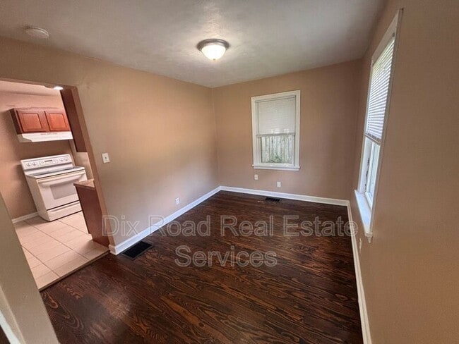 Building Photo - 344 W Parkwood Dr