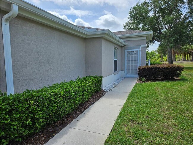 Building Photo - 2038 Grantham Greens Dr