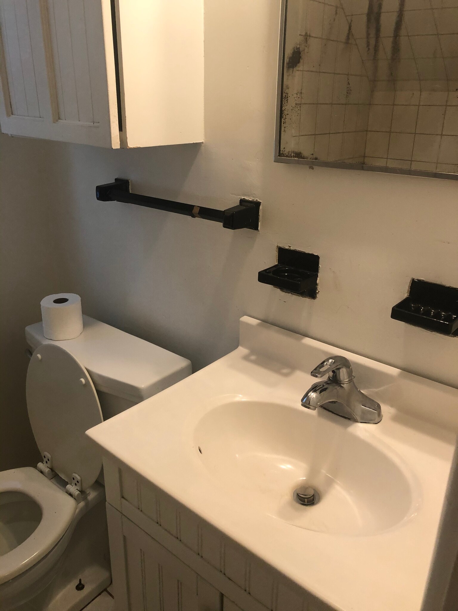 Bathroom - 1210 W Murdock St