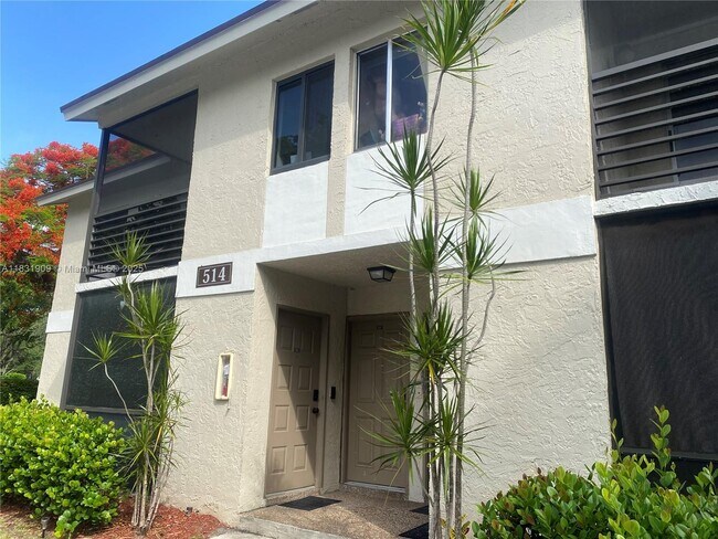 Building Photo - 514 Gardens Dr