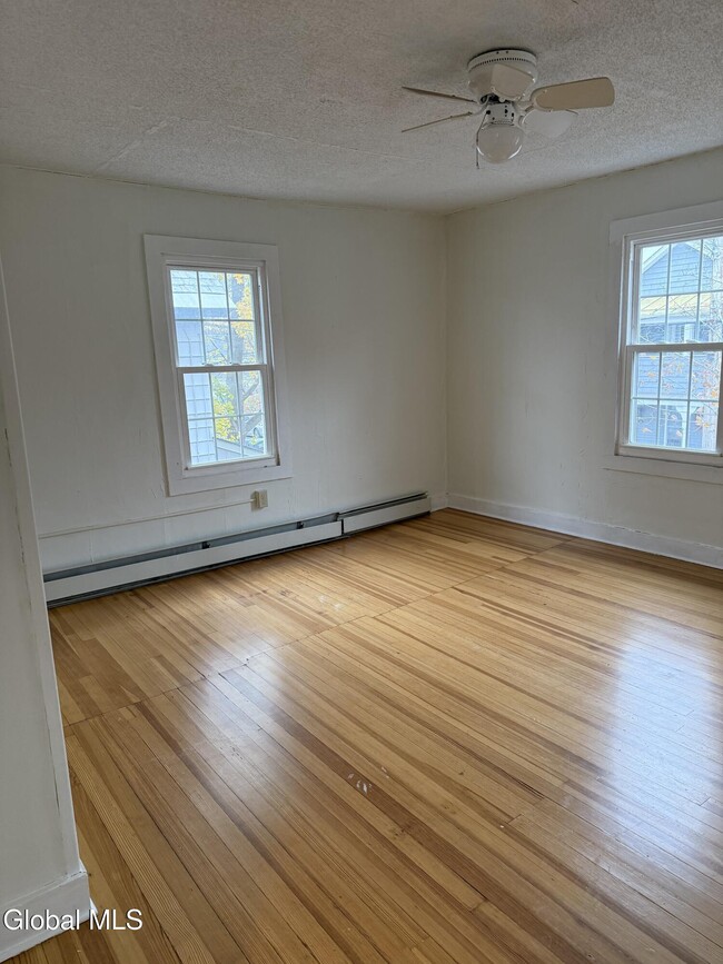 Building Photo - 60 Ash St