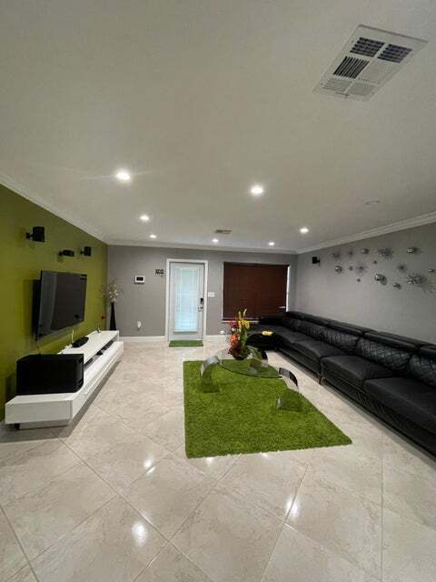 Building Photo - 584 Vossler Ave