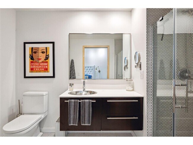 Building Photo - 700 N Washington Ave