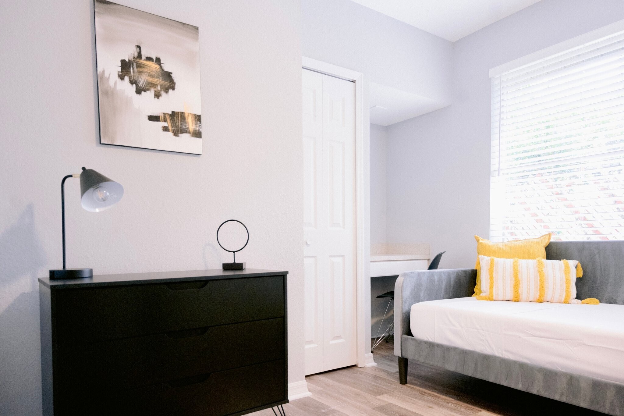 Building Photo - 2616 S Crystal Lake Dr