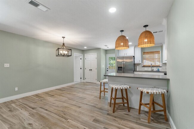 Building Photo - 4884 Holly Ln W